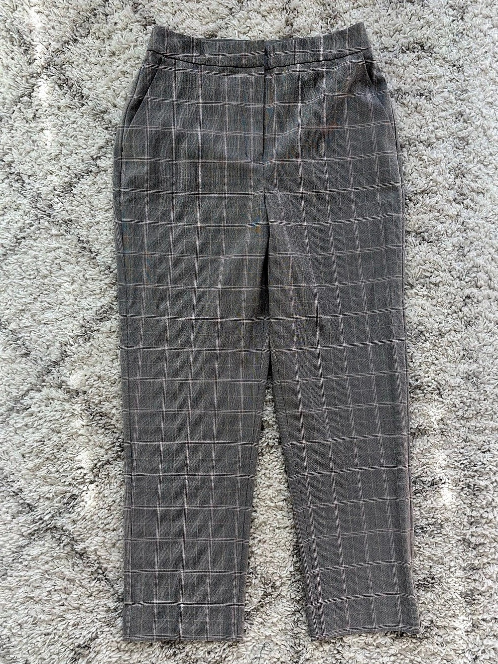 Express Editor Plaid Dress Pants Gray – Size 6R NWOT
